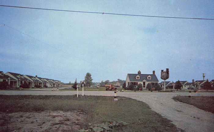 Siesta Motor Court - Old Postcard (newer photo)